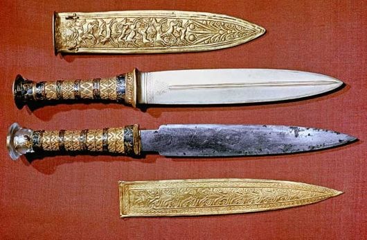 [King Tut-Knives-Sheva Apelbaum[18].jpg]