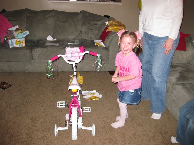 [Aaron and Ellie Bday pt2 024[2].jpg]