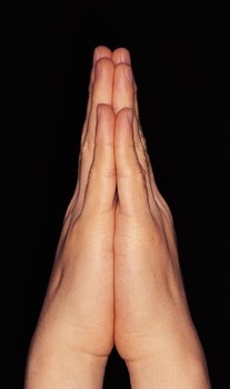 [praying hands[22].jpg]