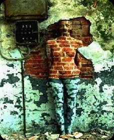 body_painting_camouflage_wall