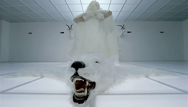 [RihannaDisturbia1916.jpg]