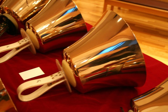 [hand-bell[4].jpg]