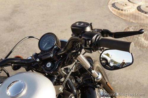 [2010 Harley-Davidson Forty-Eight-14[3].jpg]