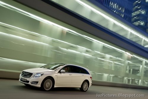 [2011-Mercedes-R-Class-6[2].jpg]