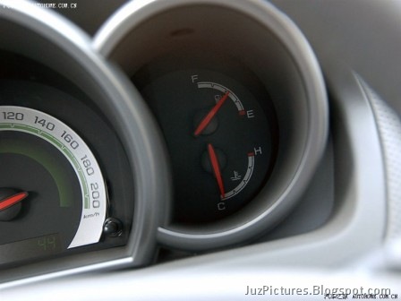 [2010_chevrolet_aveo-red-fuel-gauge[5].jpg]