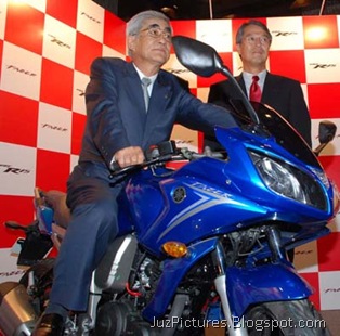 [yamaha_fazer_president-blue-side[3].jpg]