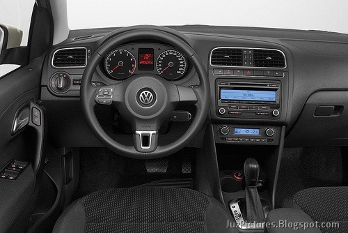 [VW-Polo-sedan-Vento-30[2].jpg]