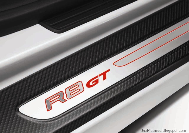 [2011 Audi R8 GT21[2].jpg]