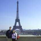 Standing at the edge of the Seine in front of te Eiffel Tower, Paris