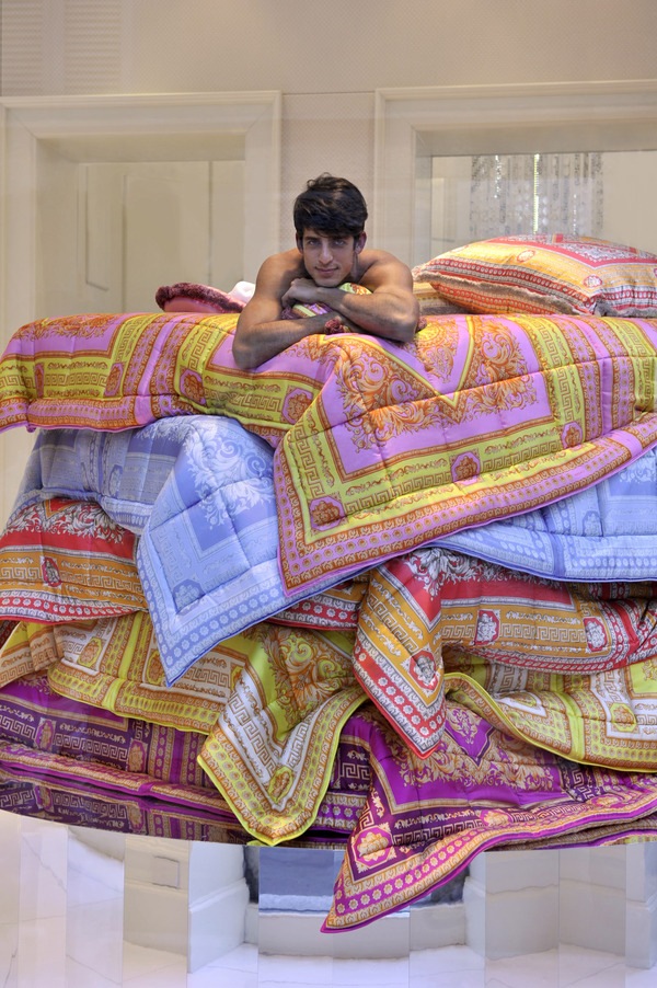 [versace bed[3].jpg]