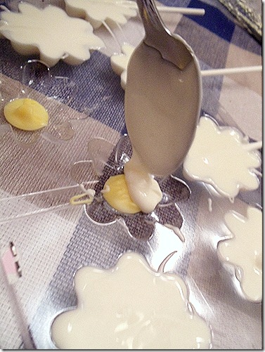 Spoon melted white chocolate over hardened yellow