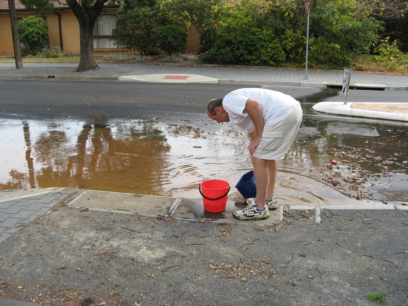 [Burst Water Main 001[2].jpg]