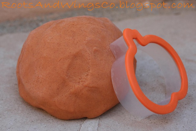 [pumpkin pie spice play dough 1[3].jpg]
