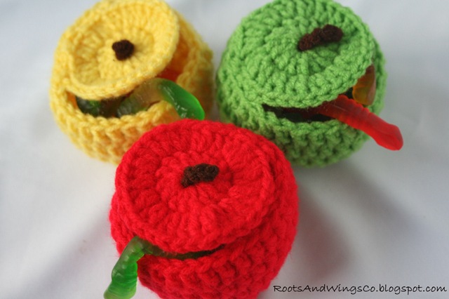 [crocheted apple a[3].jpg]