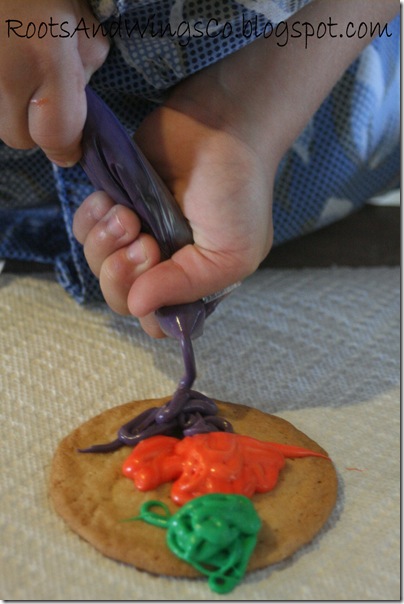 halloween cookie decorating j