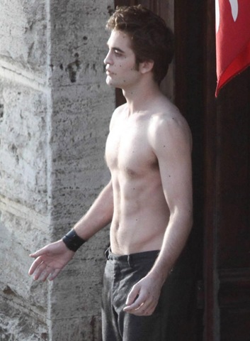 [robert-pattinson-shirtless-02[5].jpg]