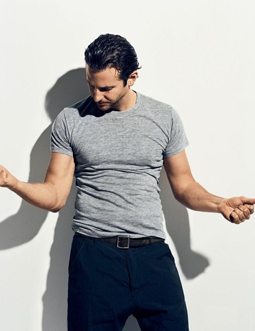 [bradley-cooper-details-02[5].jpg]