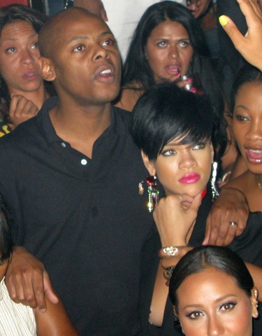 [rihanna-03[9].jpg]