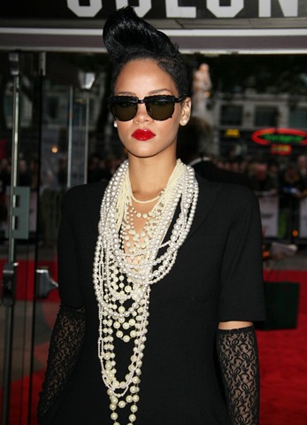 rihanna-inglourious-basterds-01