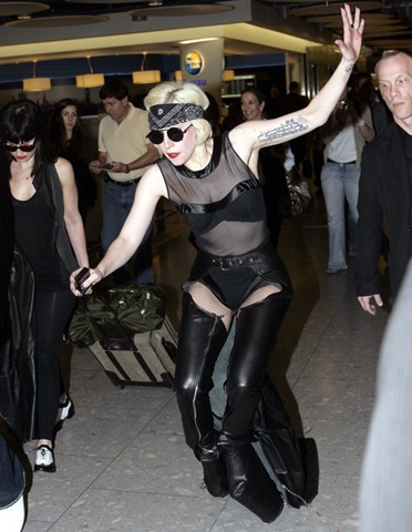 [gaga-london-03[6].jpg]