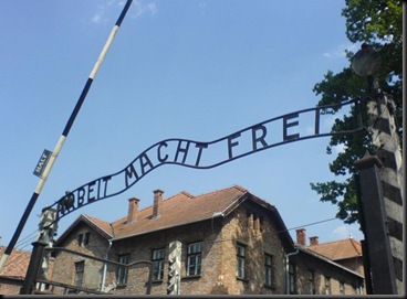 Auschwitz_entrance Auschwitz_entrance