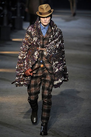 [Alexander McQueen Fall Winter 2009 at Milan Fashion Week 5[3].jpg]