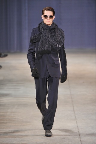 [Louis Vuitton Men's Runway Fashion Show at Paris Fashion Week 10[3].jpg]