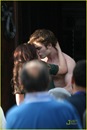 robert-pattinson-kristen-stewart-new-moon-kiss-06