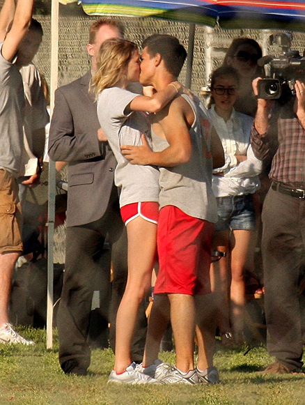 [beso taylor lautner y taylor swift 3[3].jpg]