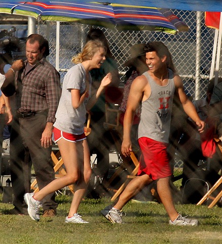 [beso taylor lautner y taylor swift 6[3].jpg]