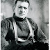 Sir ERNEST SHACKLETON, de origen irlandés, era un veterano de las expediciones polares. En 1901, con sólo 27 años, participó en una expedición que consiguió llegar a 1.198 km del Polo Sur. En 1908, lideró la expedición del Nimrod, que redujo la distancia a 156 km. Sus mejores cualidades eran la autoridad, la determinación y la lealtad a sus hombres. Corrió muchos riesgos y algunas veces se equivocó, pero su prioridad fue siempre el bienestar de su tripulación.