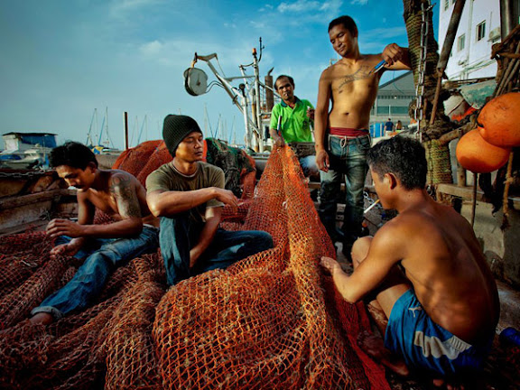 fishermen-nets-thailand_29410_990x742.jpg