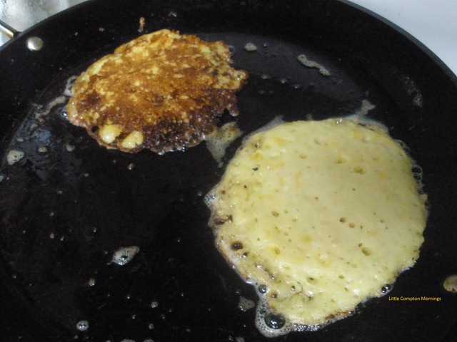 [Pinapple pancakes cooking[4].jpg]