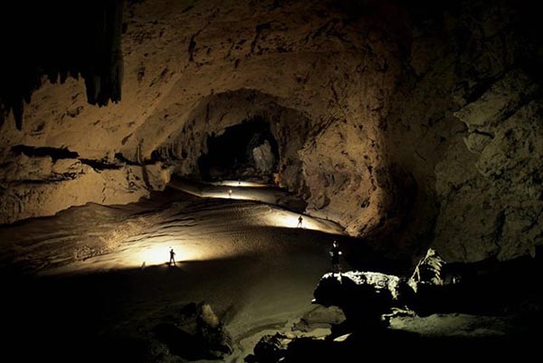 Awesome caves, fantastic caves, amazing caves, spectacular caves, but all natural ones Awesome caves, fantastic caves, amazing caves, spectacular caves, but all natural ones