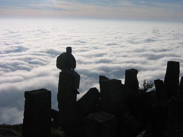 Kalavaarahalli betta [skanda giri] - Sitting with the clouds