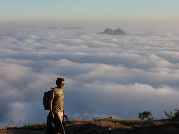 Kalavaarahalli betta [skanda giri] - Walking above the clouds