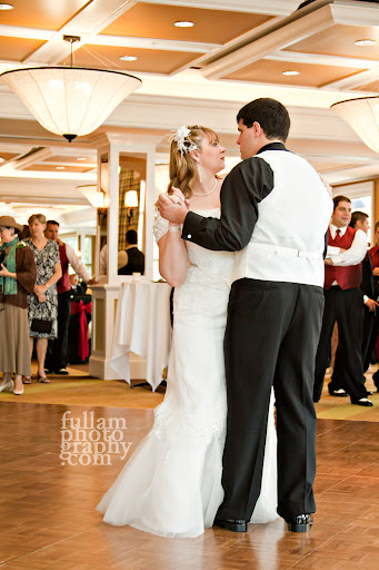  :: Stephanie + Matthew | Wedding :: We enjoyed our first Catholic wedding ceremony today. It was gorgeous and the reception was beautiful, too. We can't decide on the best part... maybe when stephanie and her bridesmaids broke into full choreographed dance... or the cookies... or all the help we got from Matthew's Uncle Mickey (is this right? his accent was very, very Italian.)