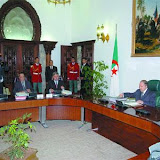 Flambée des prix : Bouteflika exige une reprise en main