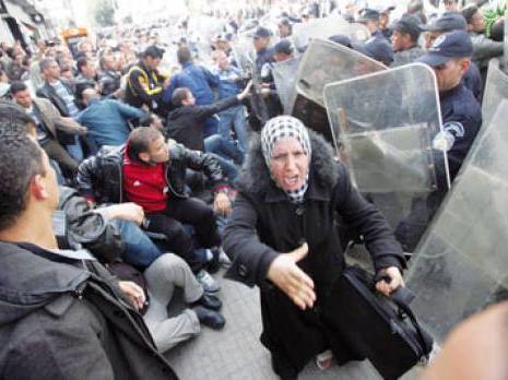 Violents affrontements entre enseignants contractuels et la Police devant la Présidence à Alger Contractuels_396048_465x348