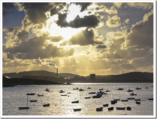 Industria de Alumnina-alumnio y puerto de San Ciprián. Industria de Alumnina-alumnio y puerto de San Ciprián.
