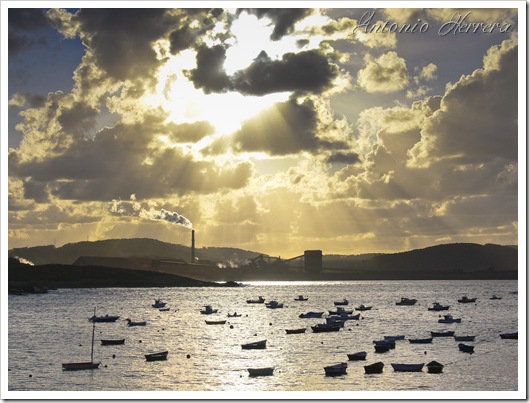 Industria de Alumnina-alumnio y puerto de San Ciprián.