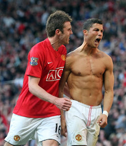 曼联 &ndash; MANCHESTER, ENGLAND - APRIL 25: Cristiano Ronaldo of Manchester United celebrates scoring their third goal during the Barclays Premier League match between Manchester United and Tottenham Hotspur at Old Trafford on April 25 2009, in Manchester, England. (Photo by Matthew Peters/Manchester United via Getty Images)