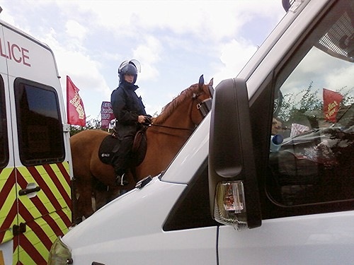 [RWB 2009 (12) mounted police and more communist banners[4].jpg]