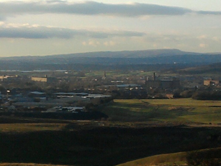 [Oldham---view-from-high---a-geograph[2].jpg]