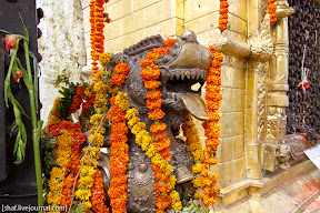 http://lh5.ggpht.com/_p9j-6xLawcI/TI1eJUMaq9I/AAAAAAAAWQM/YvbDwVWx6mc/s288/20100909-095547_NEPAL_Swayambhunath.jpg