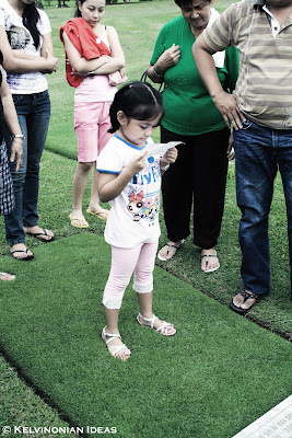 Reminiscing the Past | Photo by Kelvin Servigon Shes my little cousin, Marielle. Here, she read her letter for our tatay (grandfather). We almost cry when we heard this very sweet letter from a little child like her.