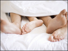 Casal na cama (arquivo)