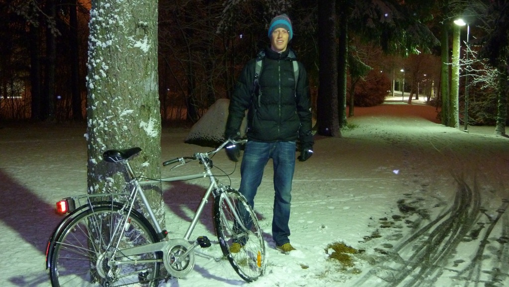 [2010-10-23 Umea First Snow 043[4].jpg]