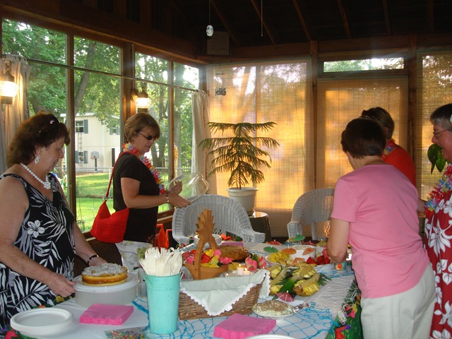 [tropical luau 7 17 10 013.jpg]