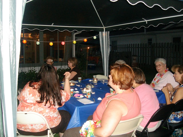 [tropical luau 7 17 10 041.jpg]